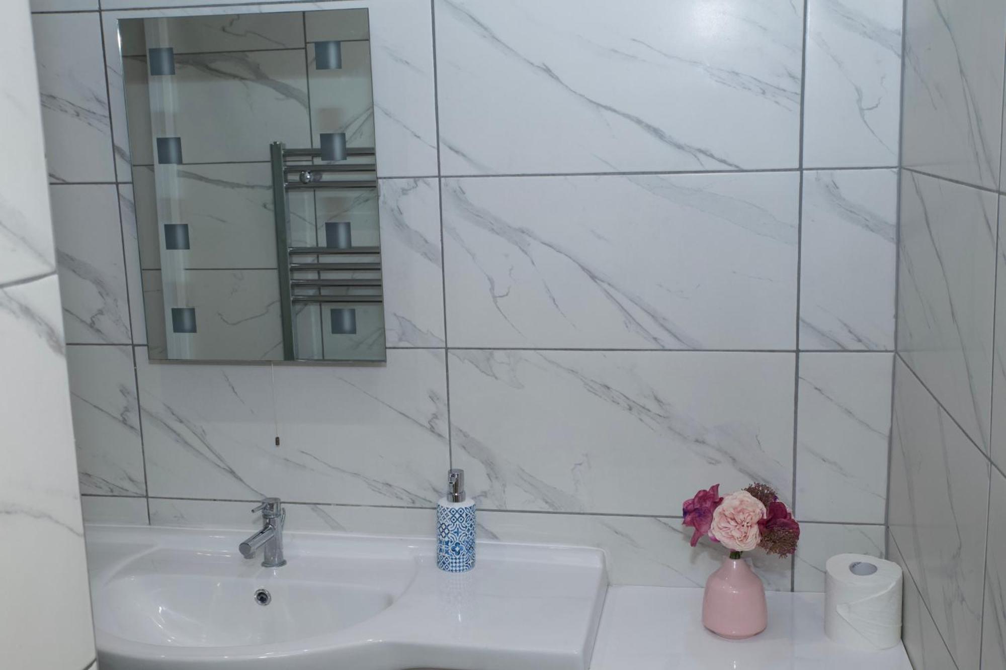 Spacious Modern 2 Bed Flat In City Centre レディング エクステリア 写真