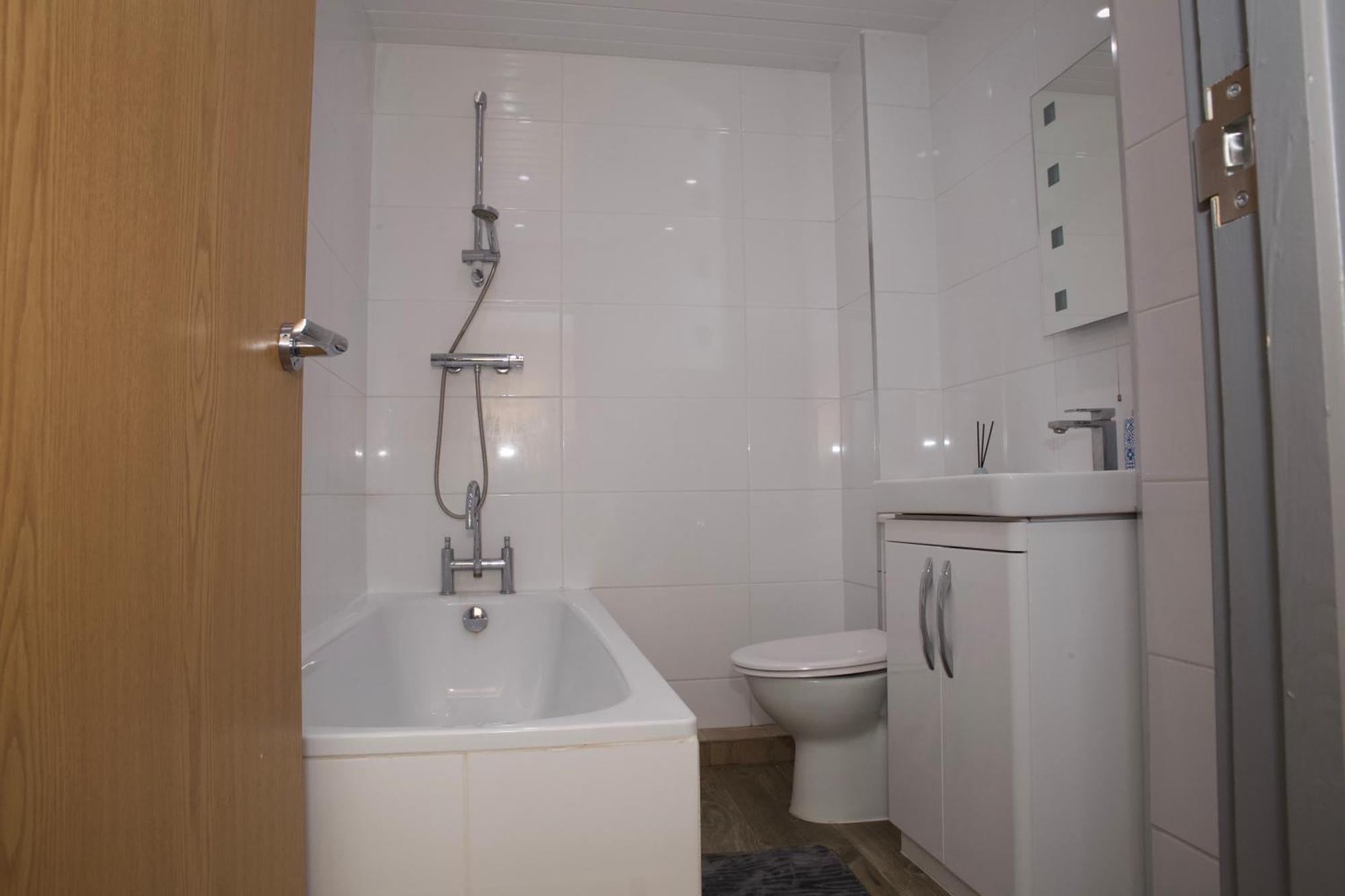 Spacious Modern 2 Bed Flat In City Centre レディング エクステリア 写真