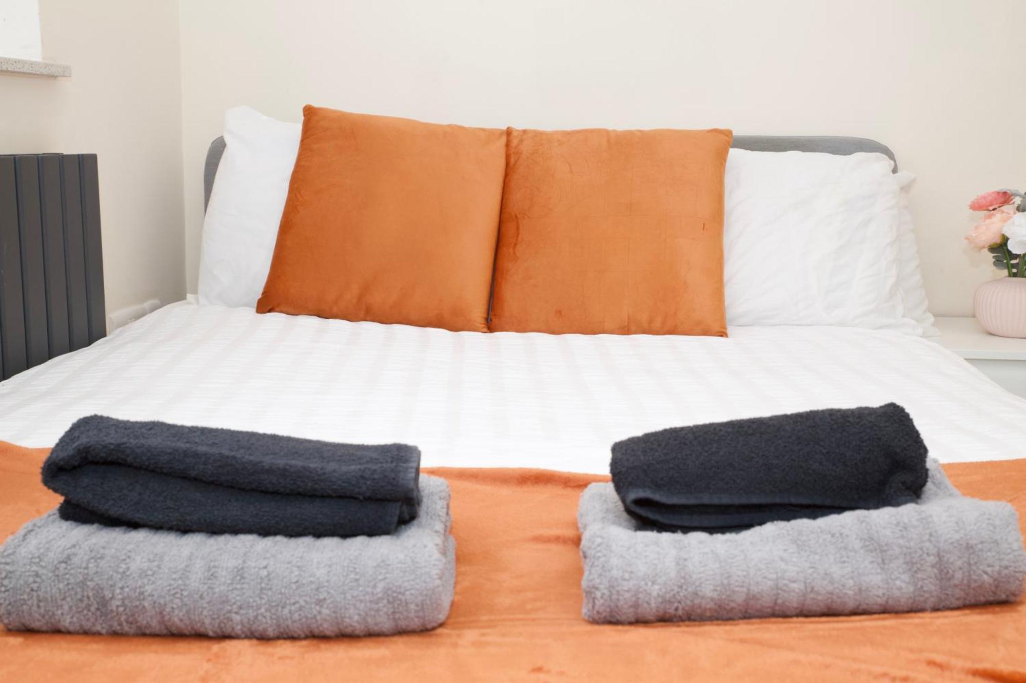 Spacious Modern 2 Bed Flat In City Centre レディング エクステリア 写真