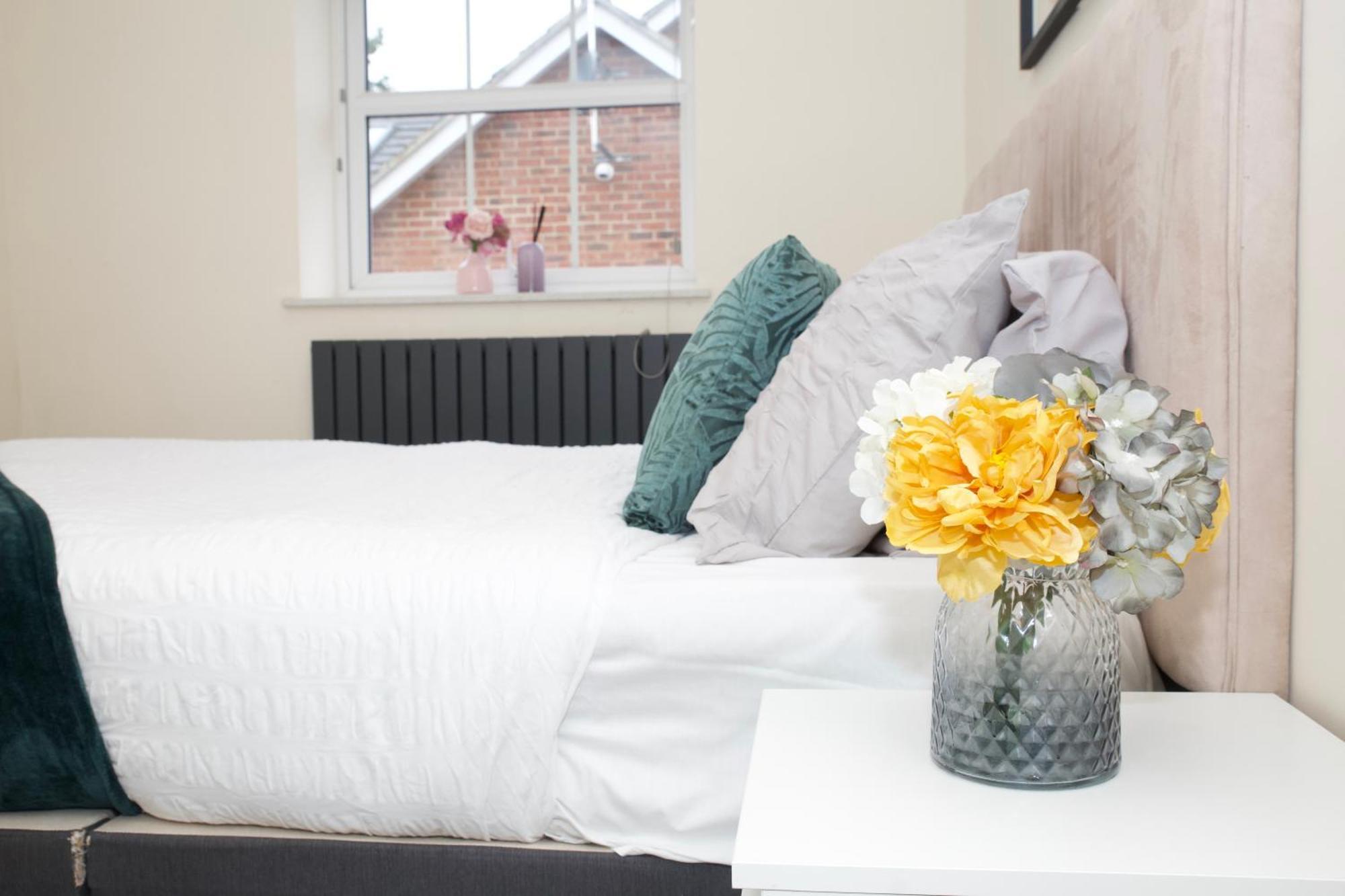 Spacious Modern 2 Bed Flat In City Centre レディング エクステリア 写真